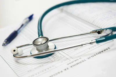 Concediu medical: câte zile ai, cum se calculează indemnizația și cine plătește